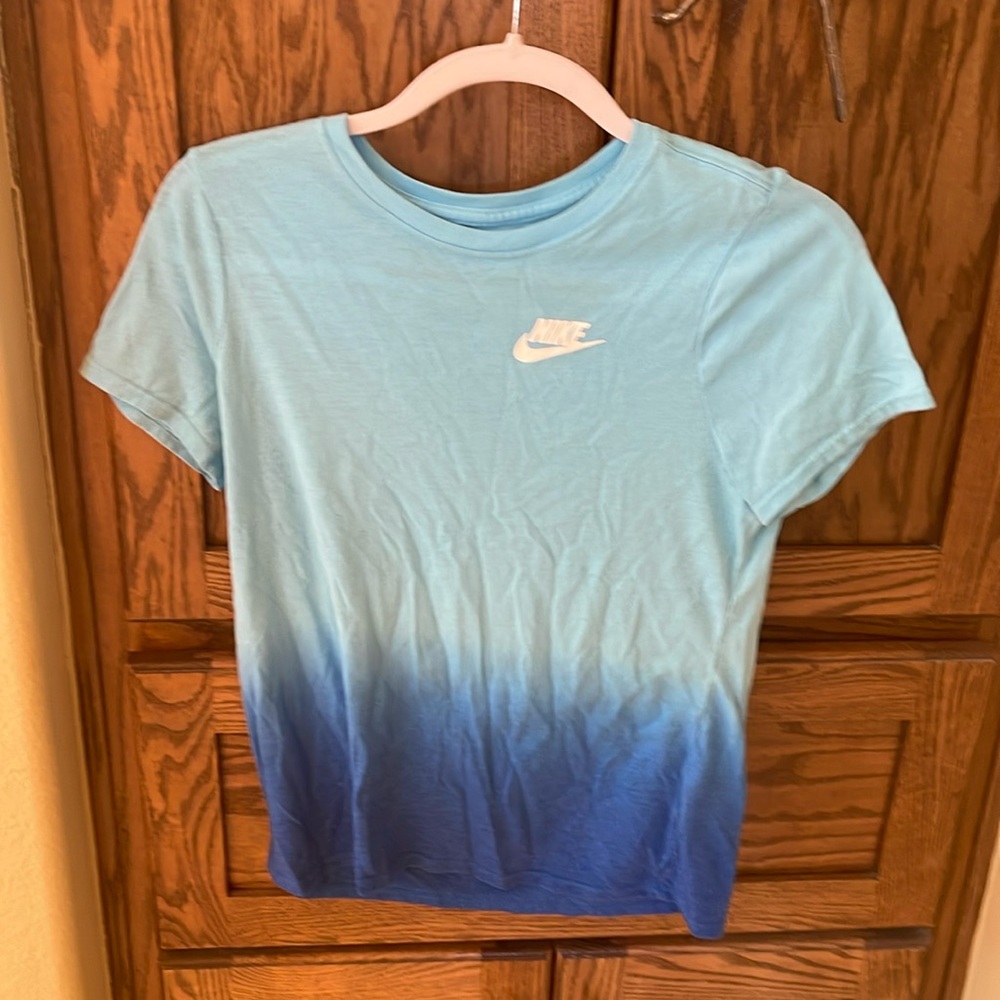 The Nike Tee Size Girls XL